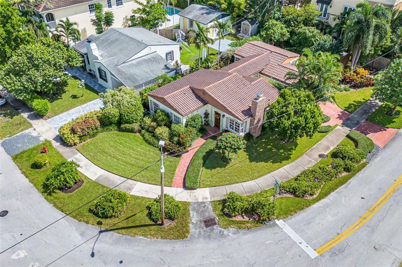 Property Photo: 1600 NE 4th Ct FL 33301