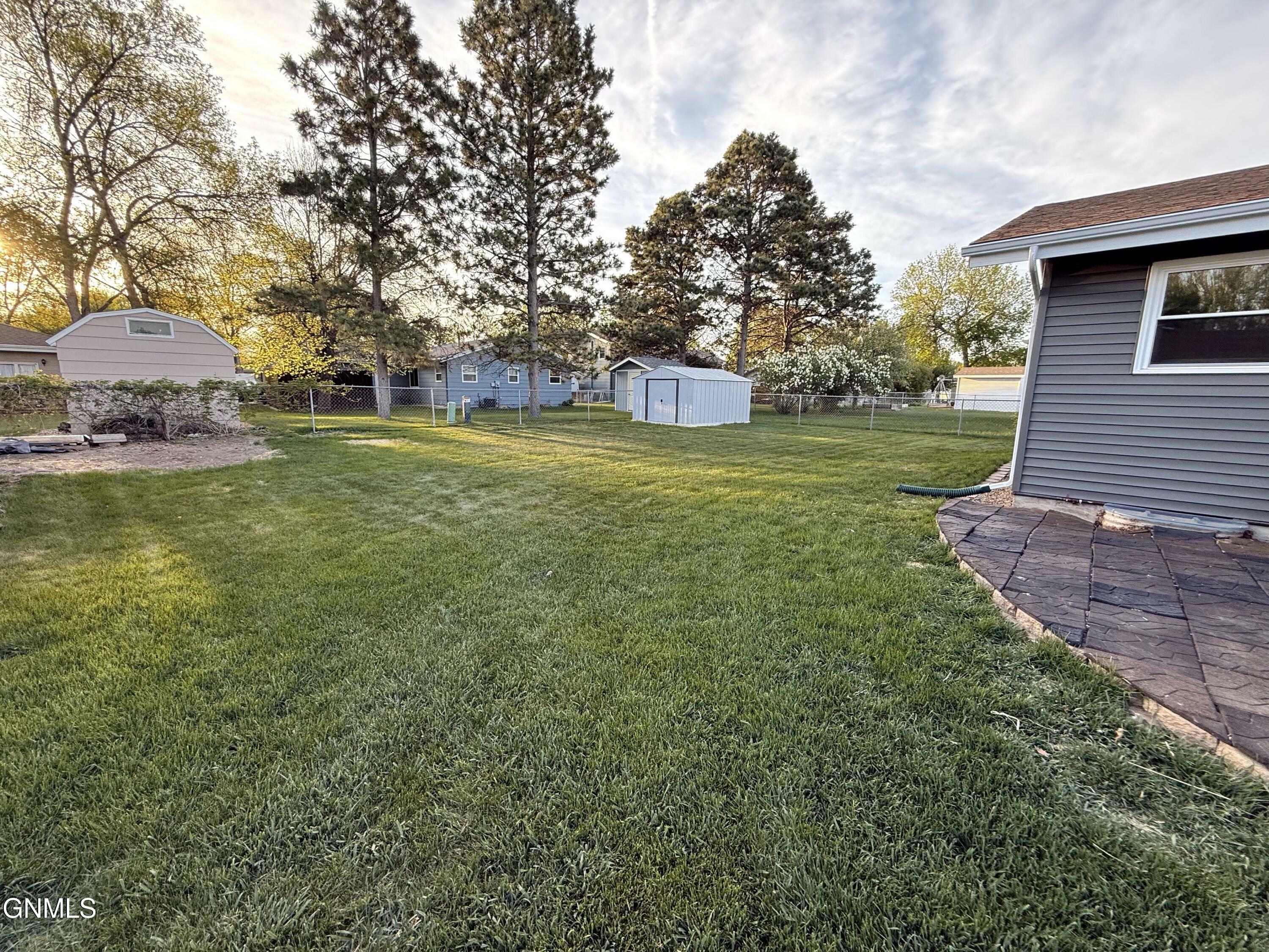 Property Photo:  1511 S 3rd Street  ND 58504 
