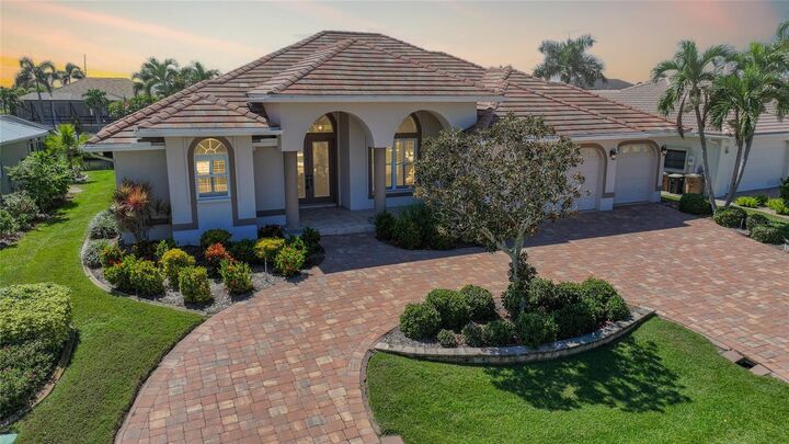 Property Photo: 2833 La Mancha Court FL 33950