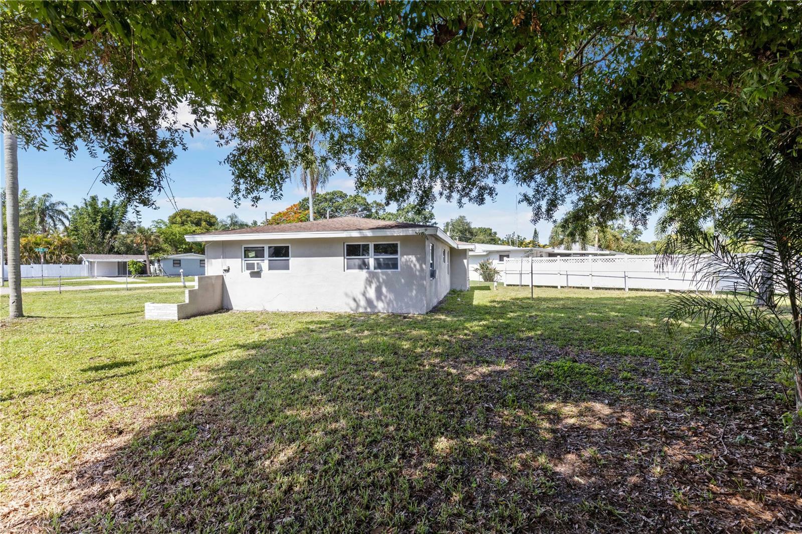 Property Photo: 4229 Alna Way FL 34232