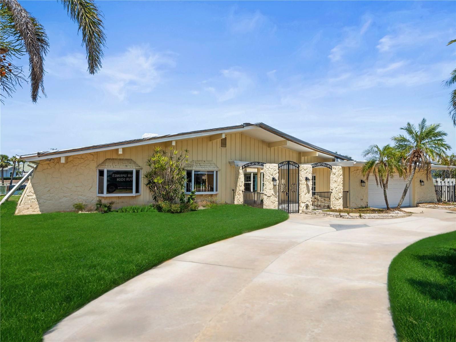 Property Photo: 5409 Pali Way FL 33706