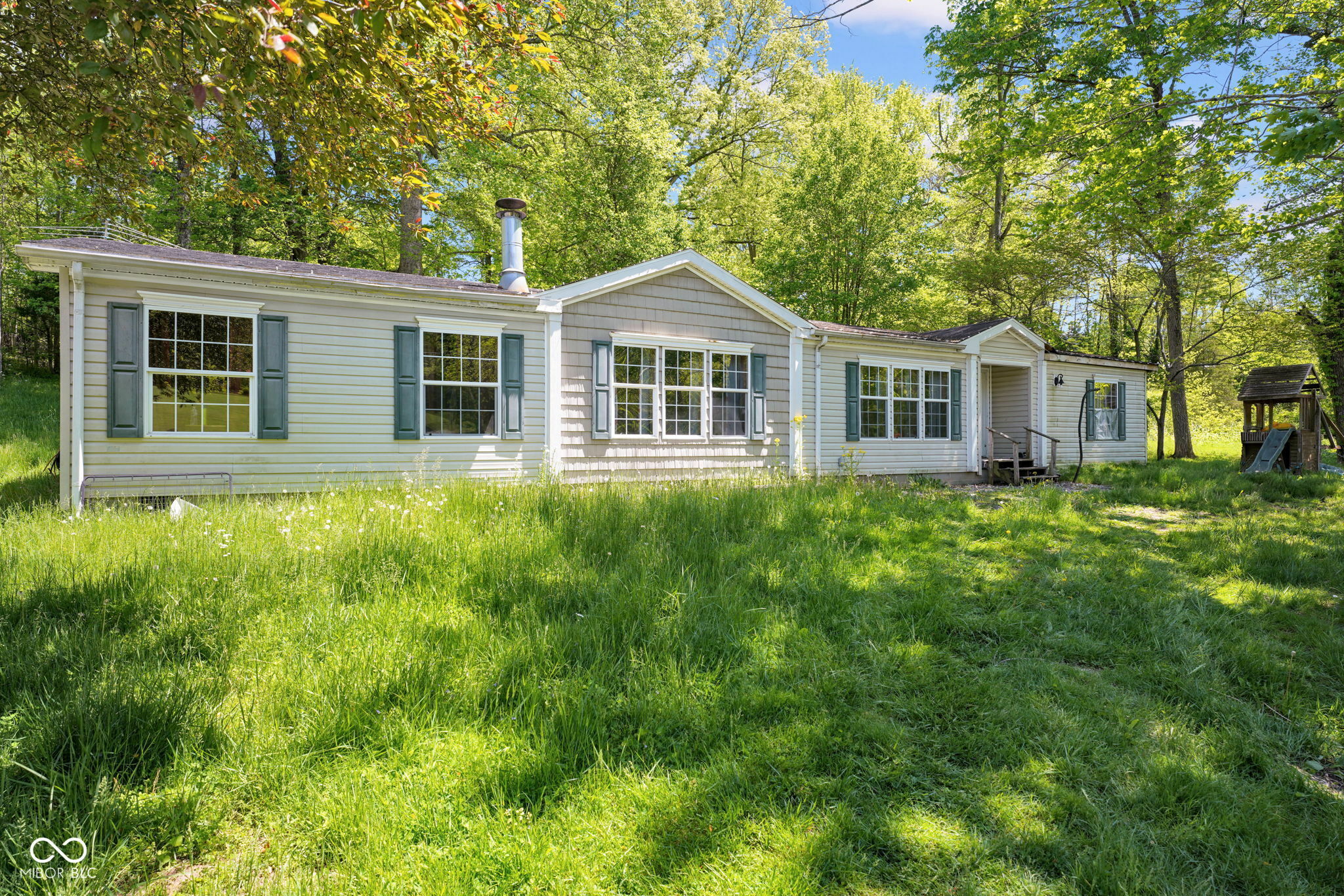 Property Photo: 1600 N County Road 325 E IN 47265