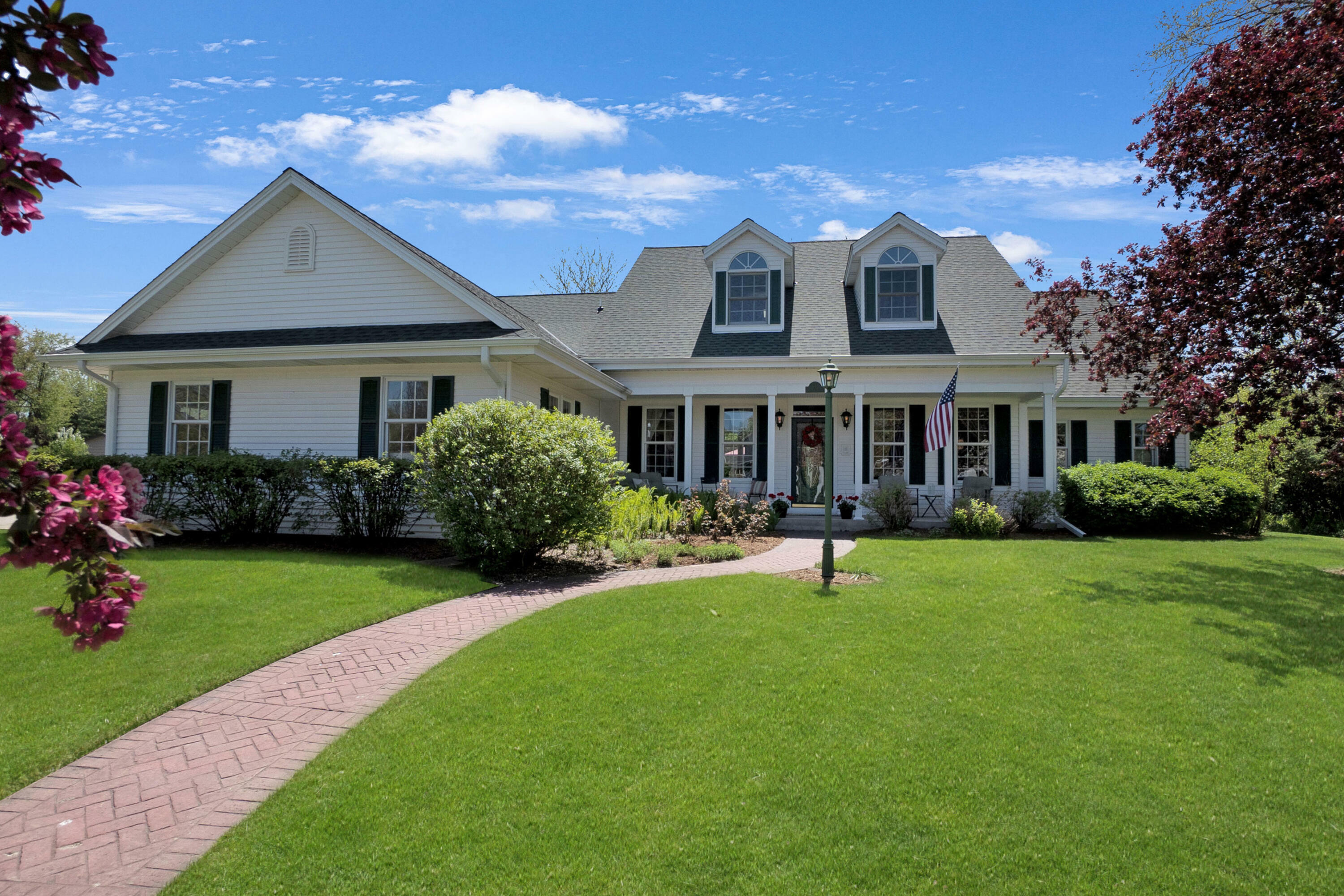 647 Lake Bluff Dr  Oconomowoc WI 53066 photo