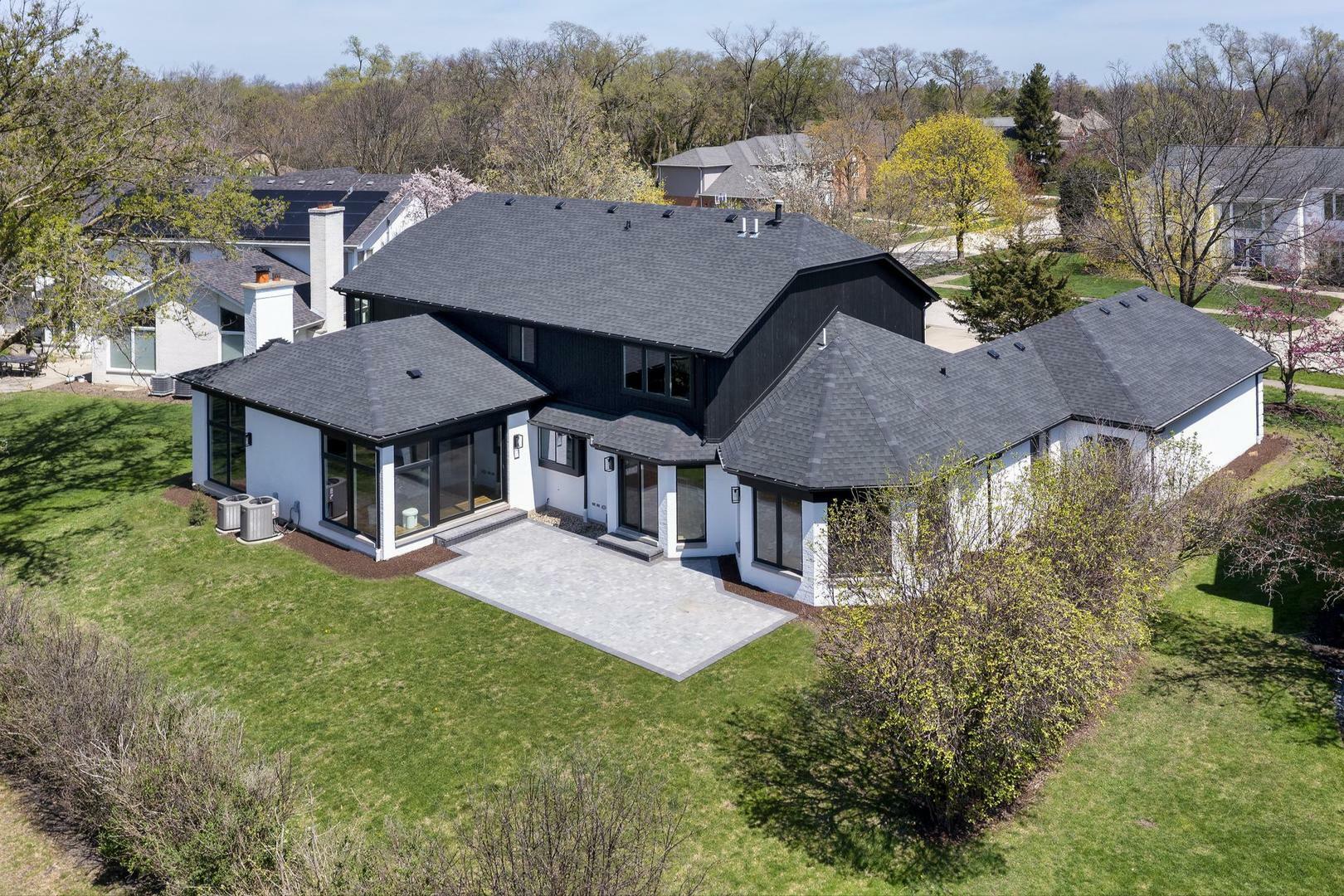 Property Photo: 2128 Scotch Pine Lane IL 60062
