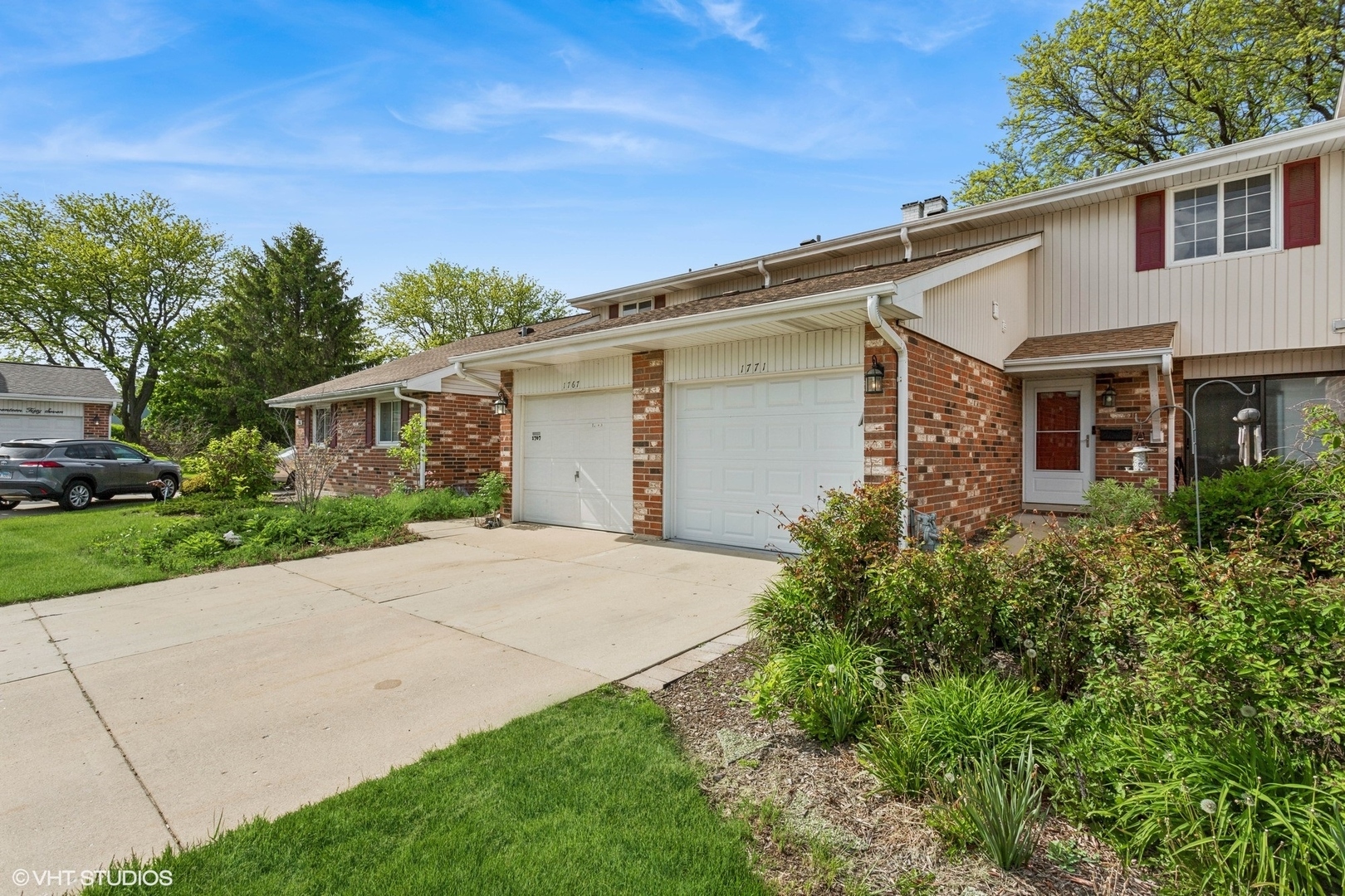 Property Photo: 1771 Warwick Court IL 60189