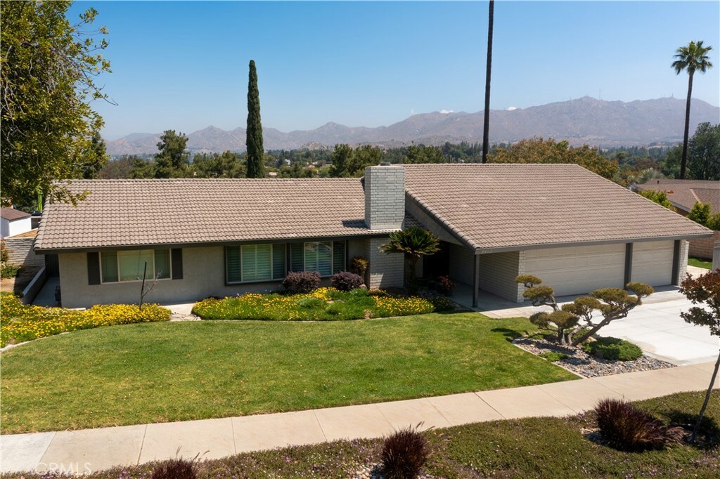 Property Photo: 5410 Via San Jacinto CA 92506