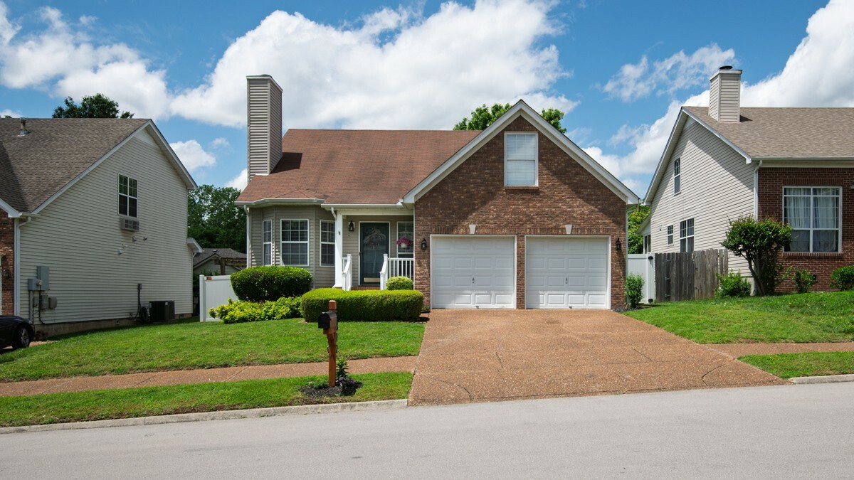 Property Photo: 2312 Surrey Ln TN 37067