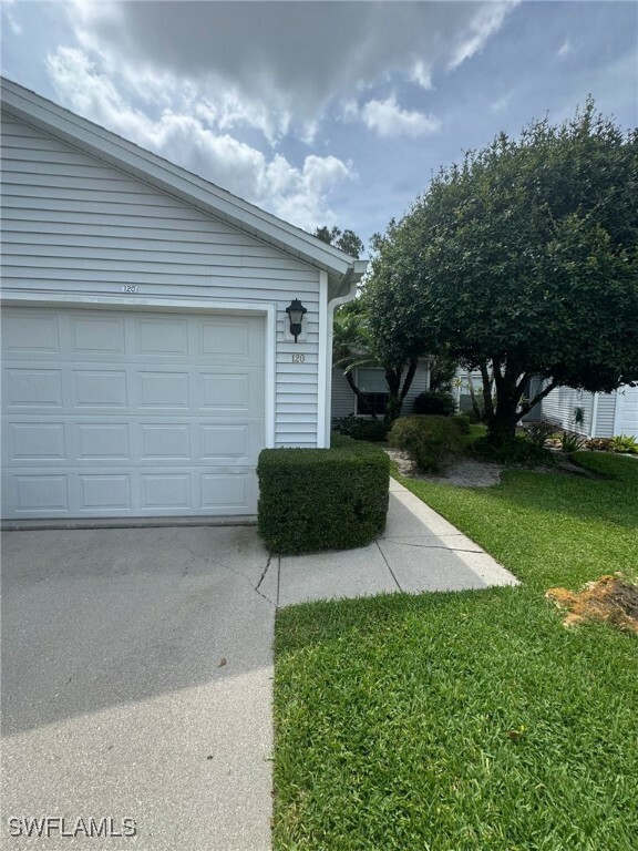 Property Photo: 120 Quail Forest Boulevard 10 FL 34105