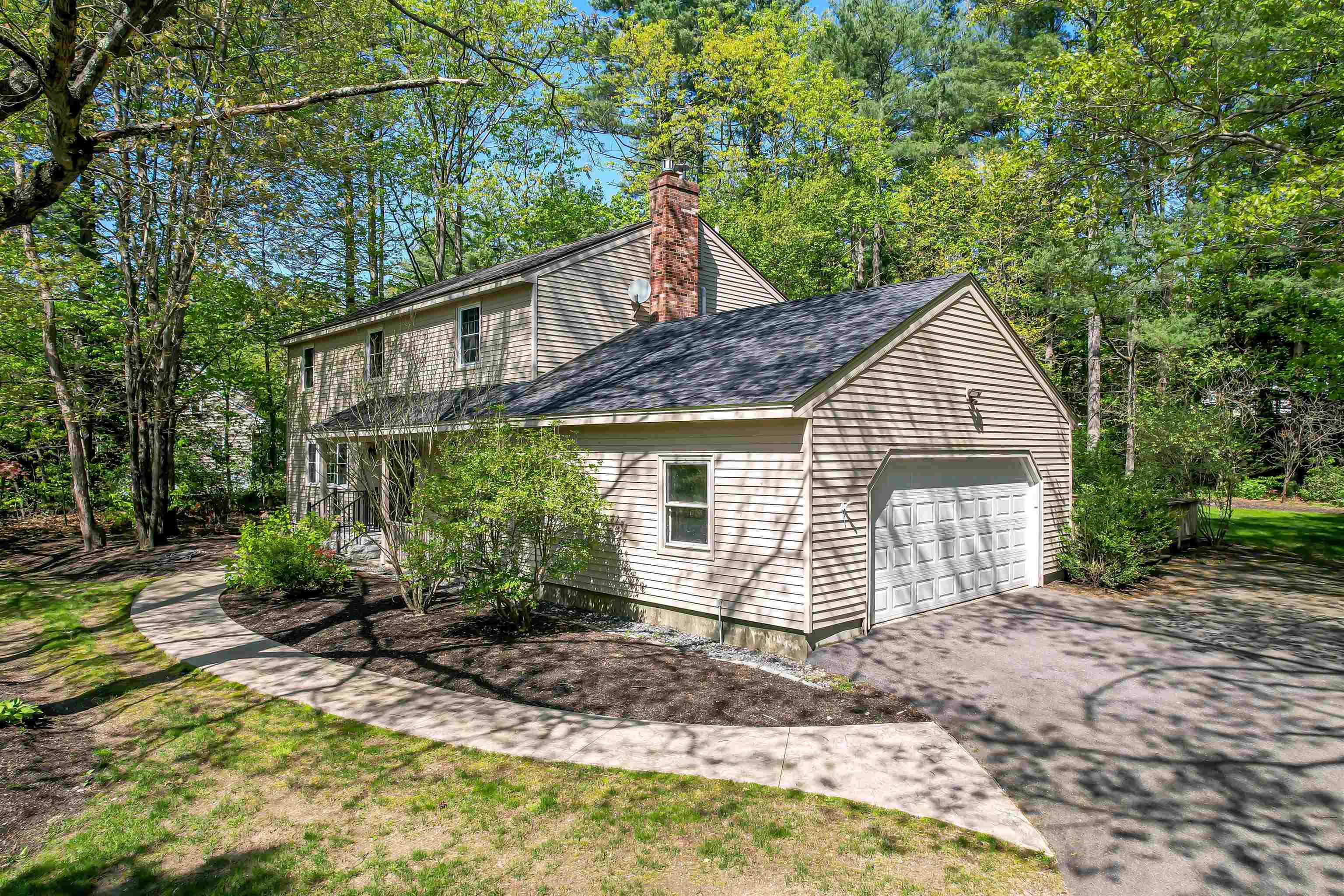 Property Photo:  9 Ministerial Drive  NH 03054 