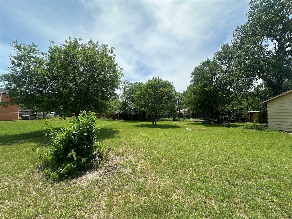 Property Photo: 2606 Mildred Street TX 76706