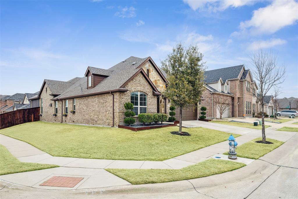 Property Photo: 613 Overton Avenue TX 75009