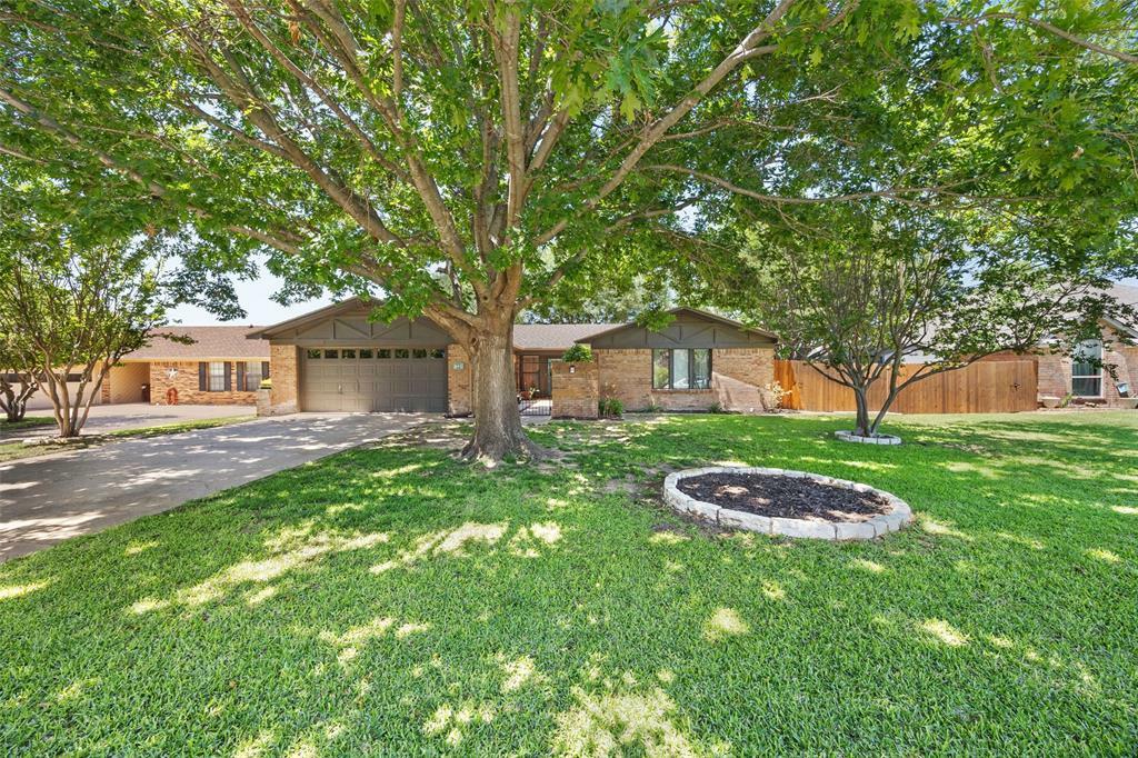 Property Photo: 708 Tahiti Drive TX 76048