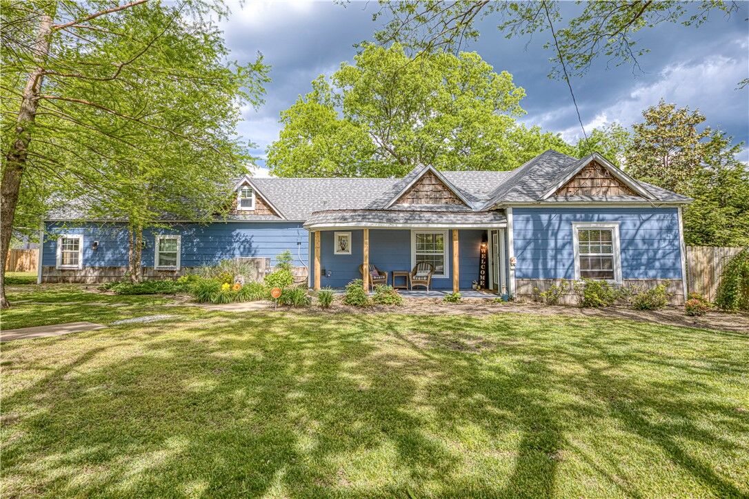 Property Photo:  302 4th Avenue  AR 72736 