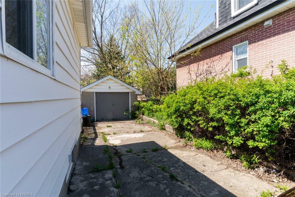 Property Photo: 6 Eastbourne Street ON N3R 2A4