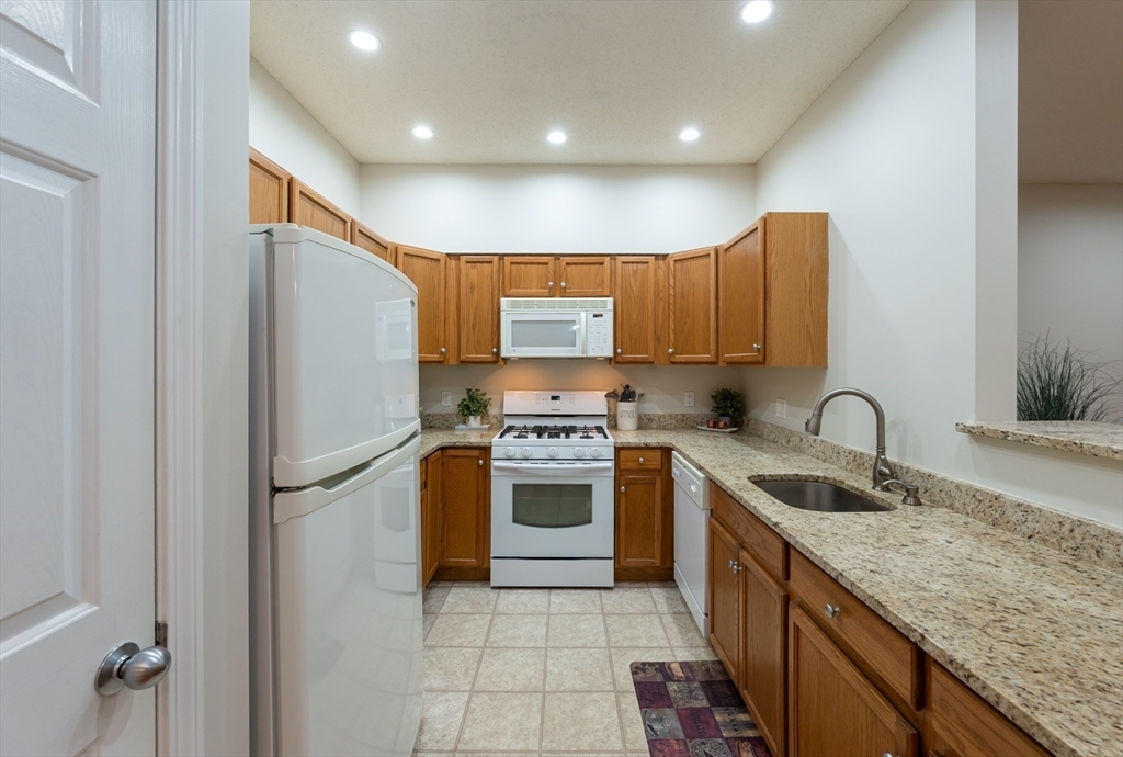 Property Photo: 21 Hampshire Rd 201 MA 01844