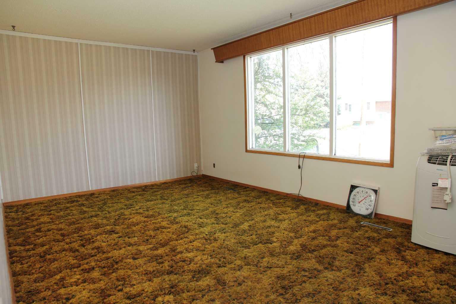 Property Photo: 109 5 Avenue W SK S0M 1M0