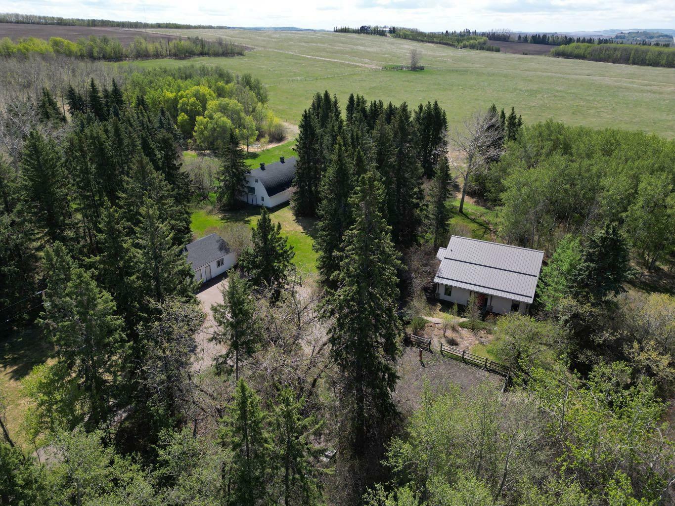 Property Photo: 26471 Township Road 382 AB T4E 1G7