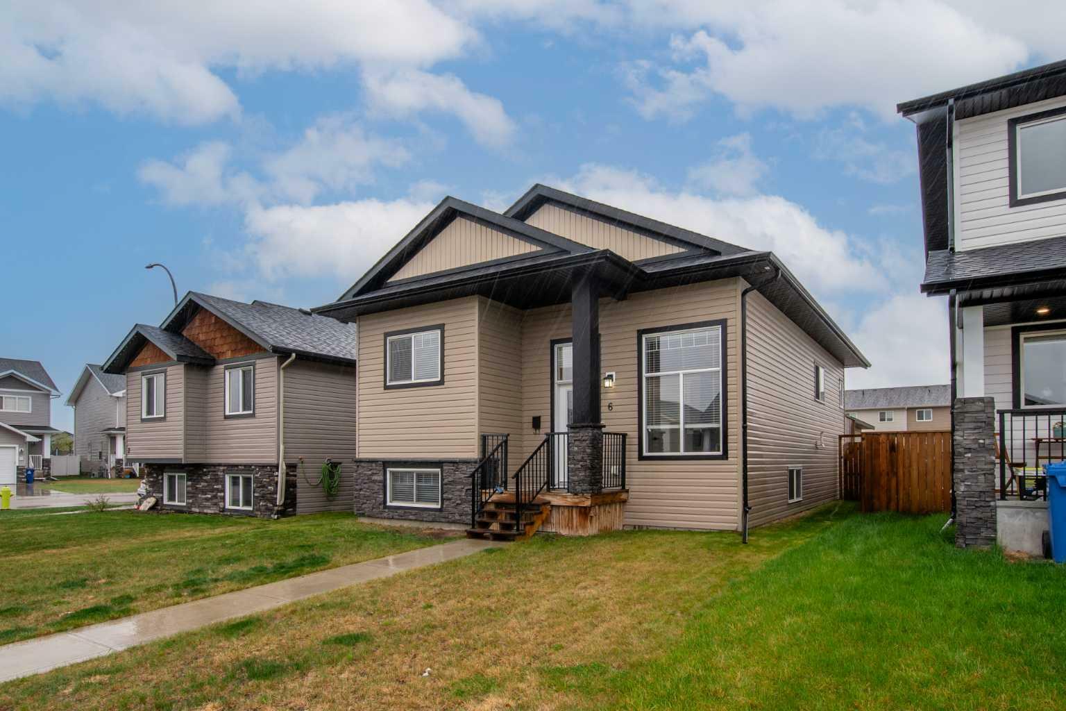 6 Coachman Way  Blackfalds AB T4M 0A5 photo
