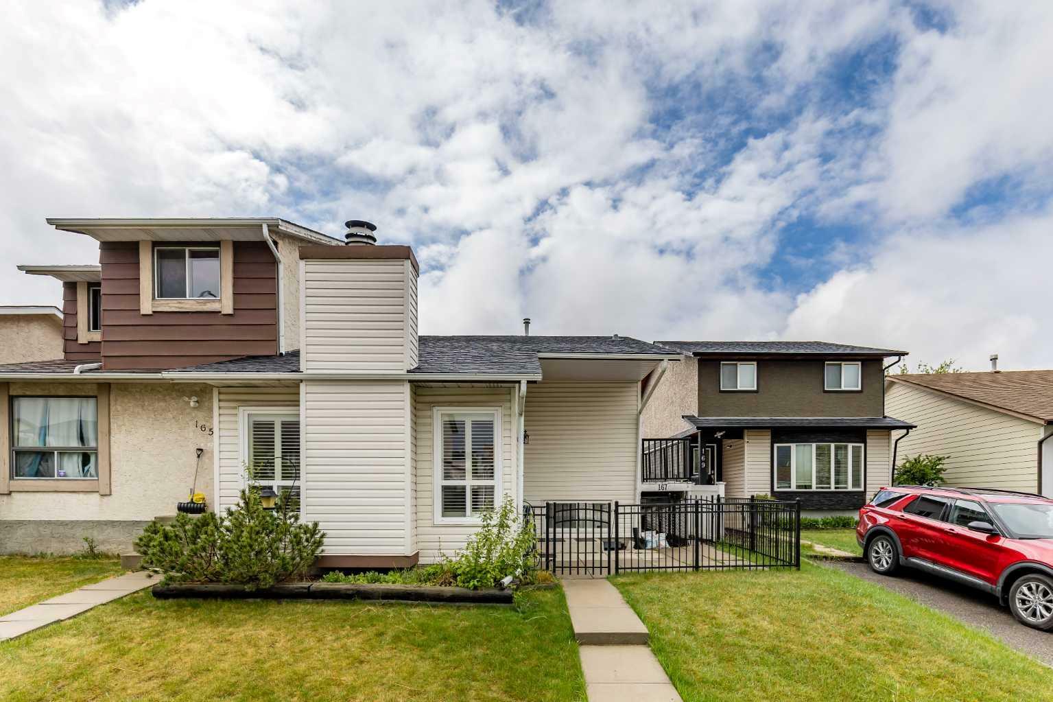 Property Photo:  167 Pinemeadow Road NE  AB T1Y 4N8 
