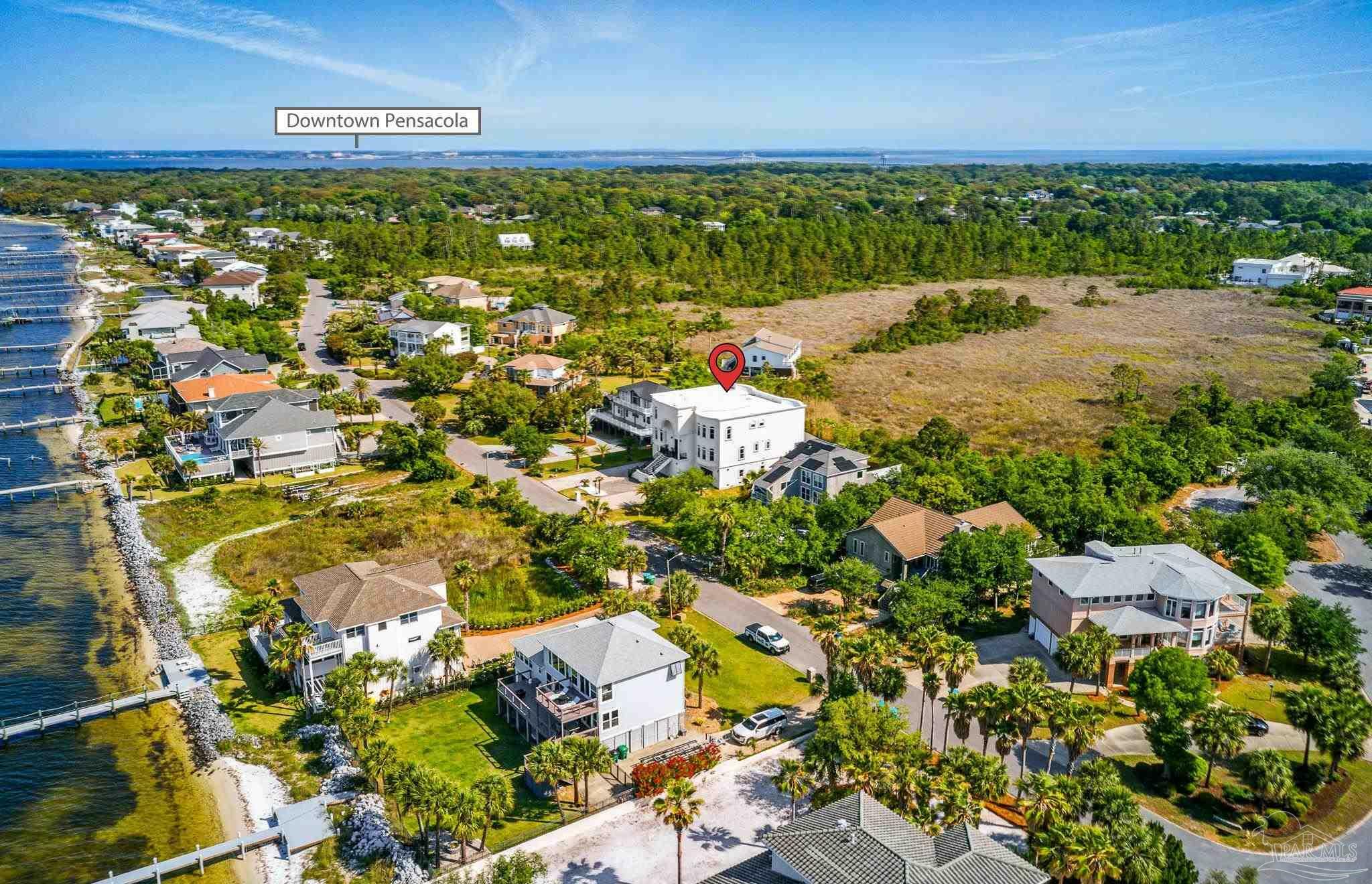 Property Photo: 502 Deer Point Dr FL 32561