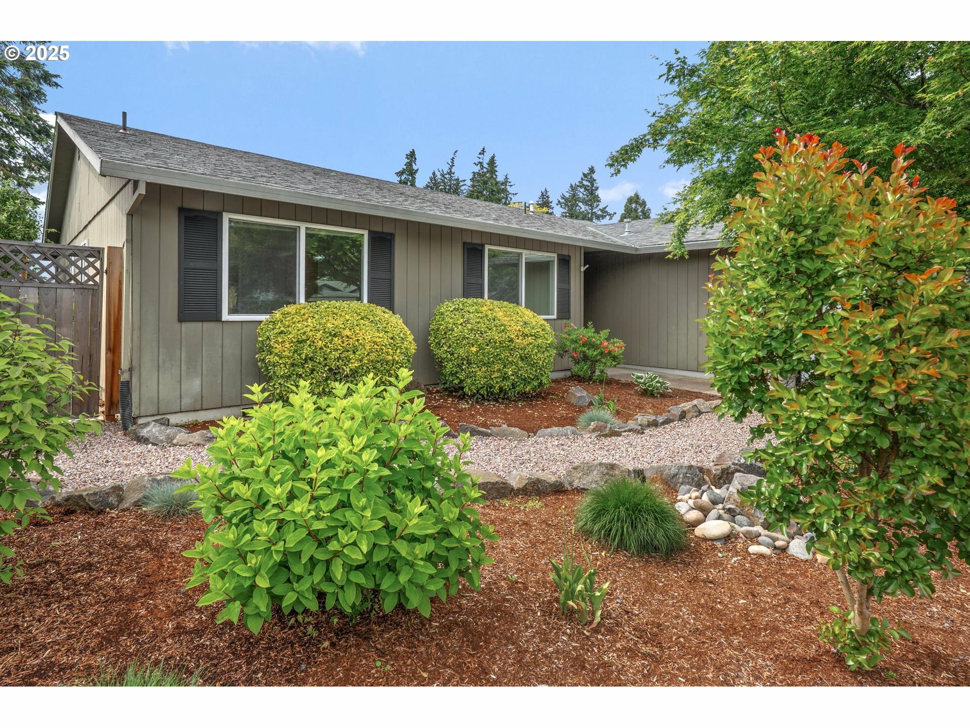 Property Photo: 835 S Elm Ct OR 97013