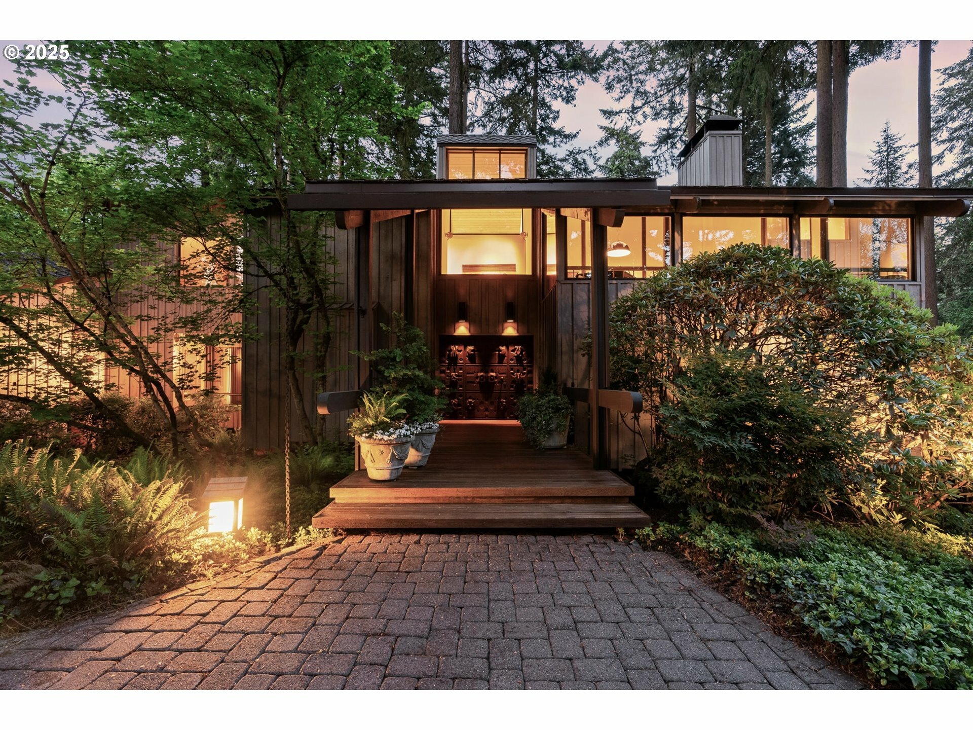 Property Photo: 1329 S Palatine Hill Rd OR 97219