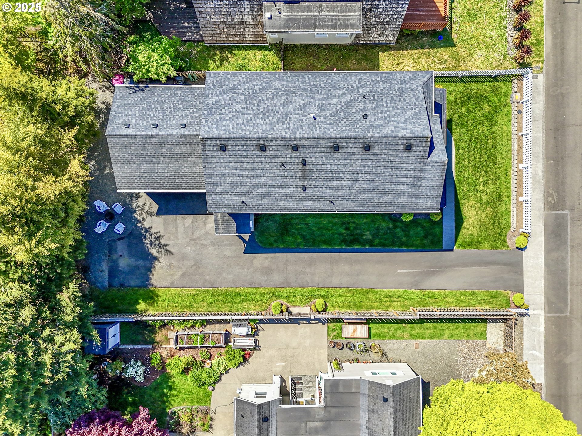 Property Photo: 455 Highland Dr OR 97138