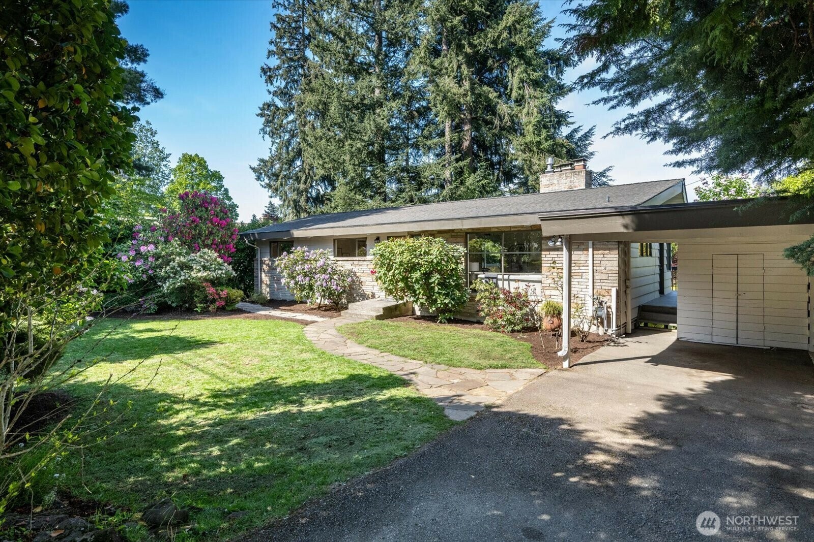 Property Photo: 4235 86th Avenue SE WA 98040