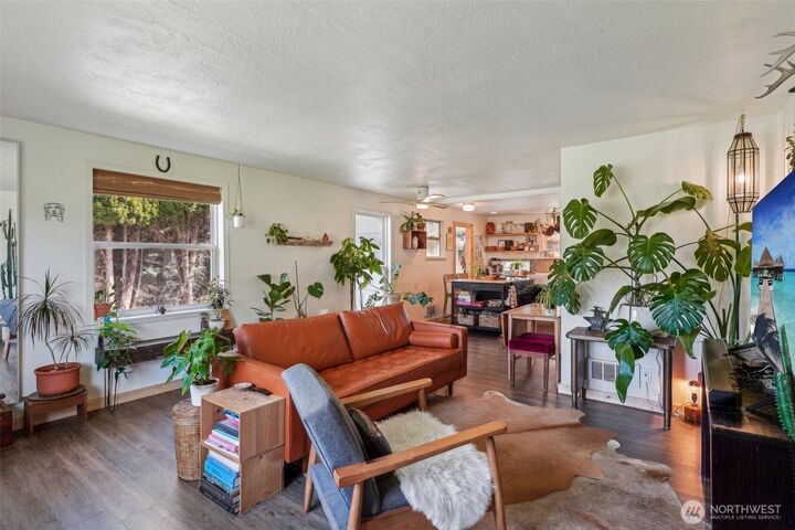 Property Photo:  11036  2nd Avenue S  WA 98168 