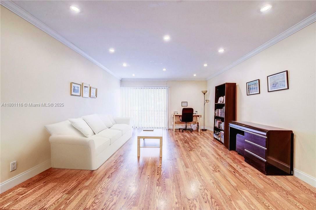 Property Photo: 4000 N Hills Dr 35 FL 33021