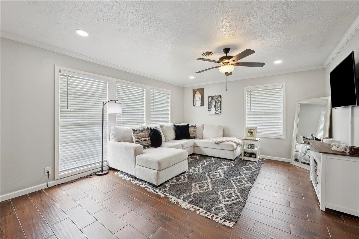 Property Photo: 1701 Robin TX 77632
