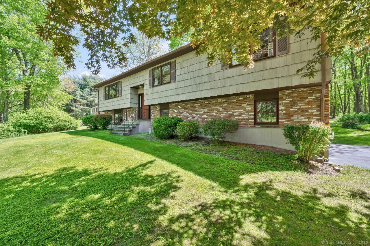97 Great Ring Road  Newtown CT 06482 photo