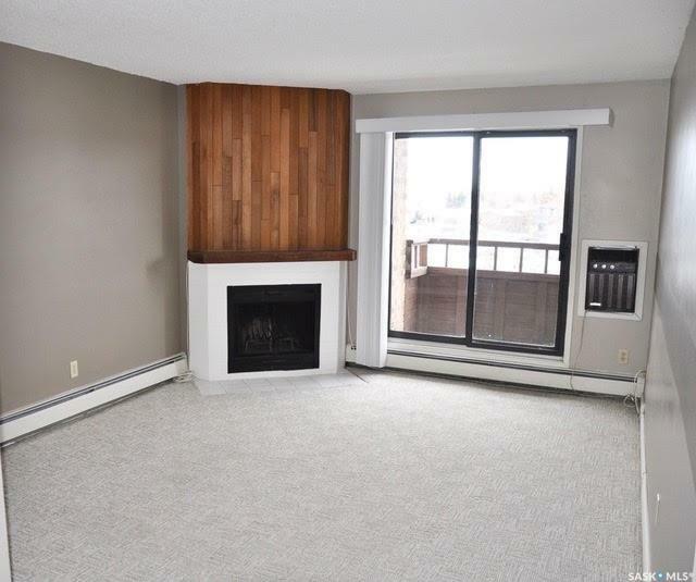 Property Photo: 802B Kingsmere Boulevard 303 SK S7J 4B7