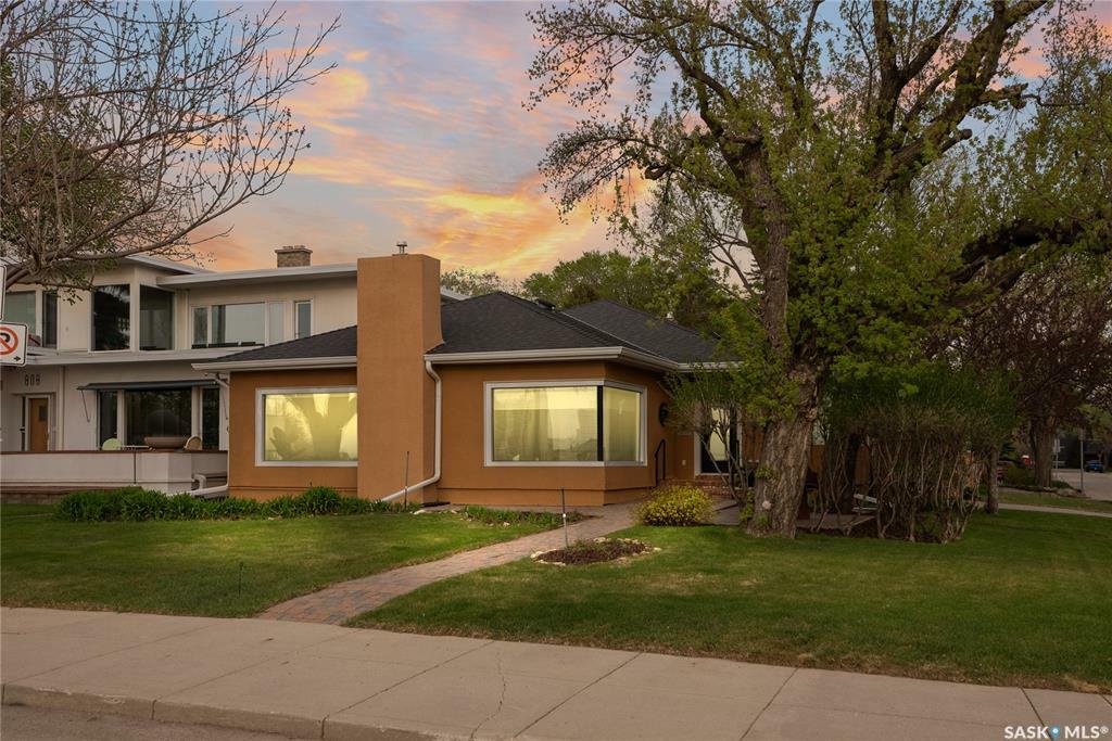 Property Photo: 802 Saskatchewan Crescent E SK S7N 0L3