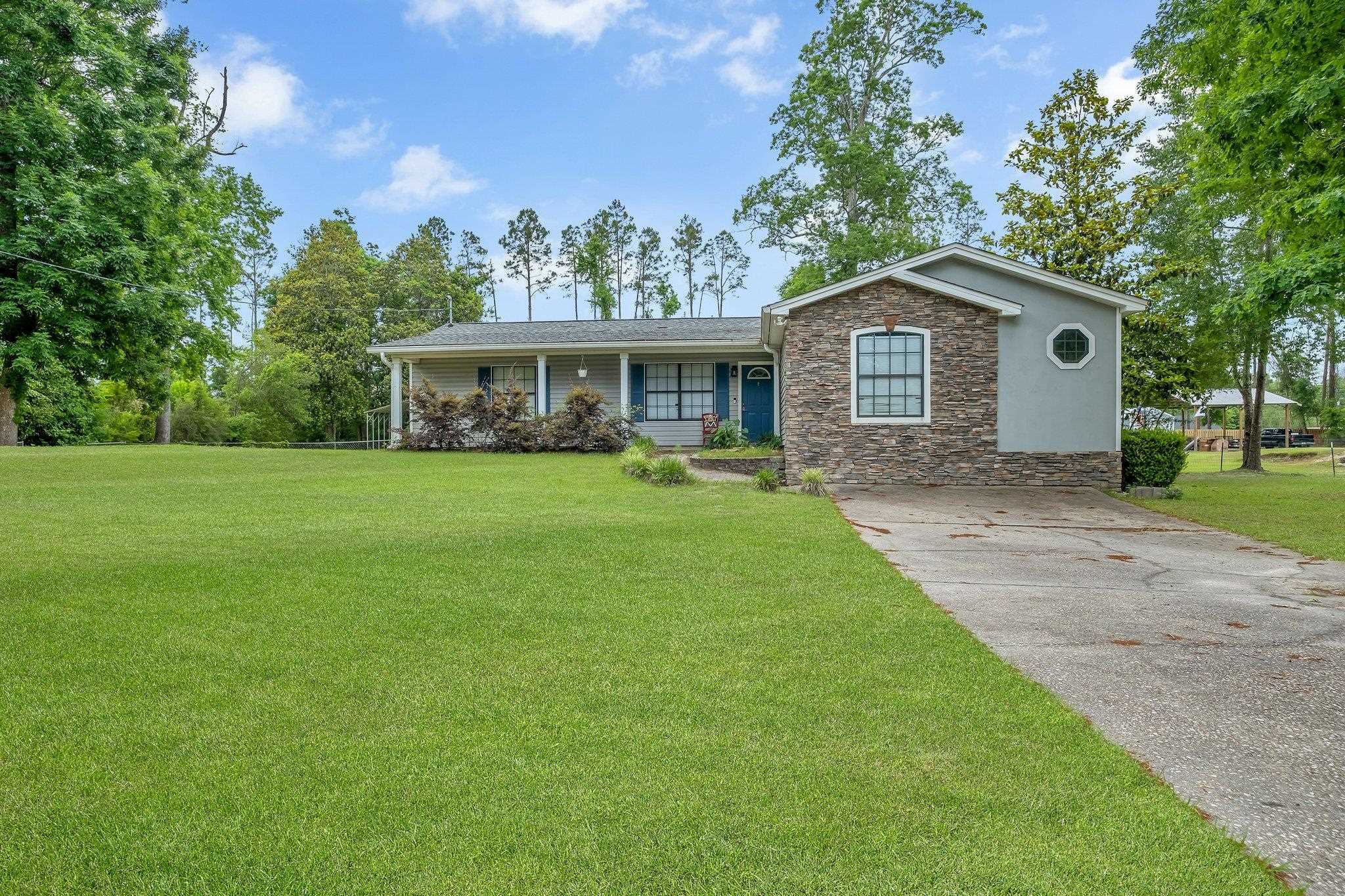 Property Photo: 172 Ann Circle FL 32327