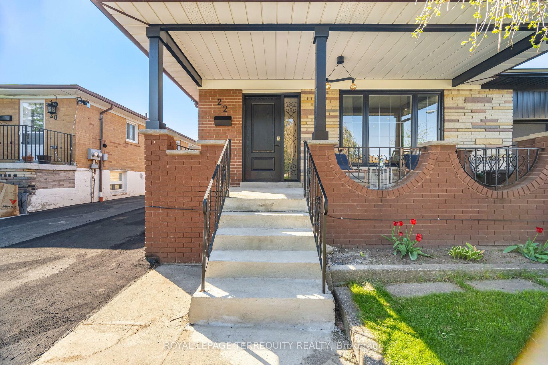 Property Photo:  22 Dellbrook Crescent  ON M9L 1E2 