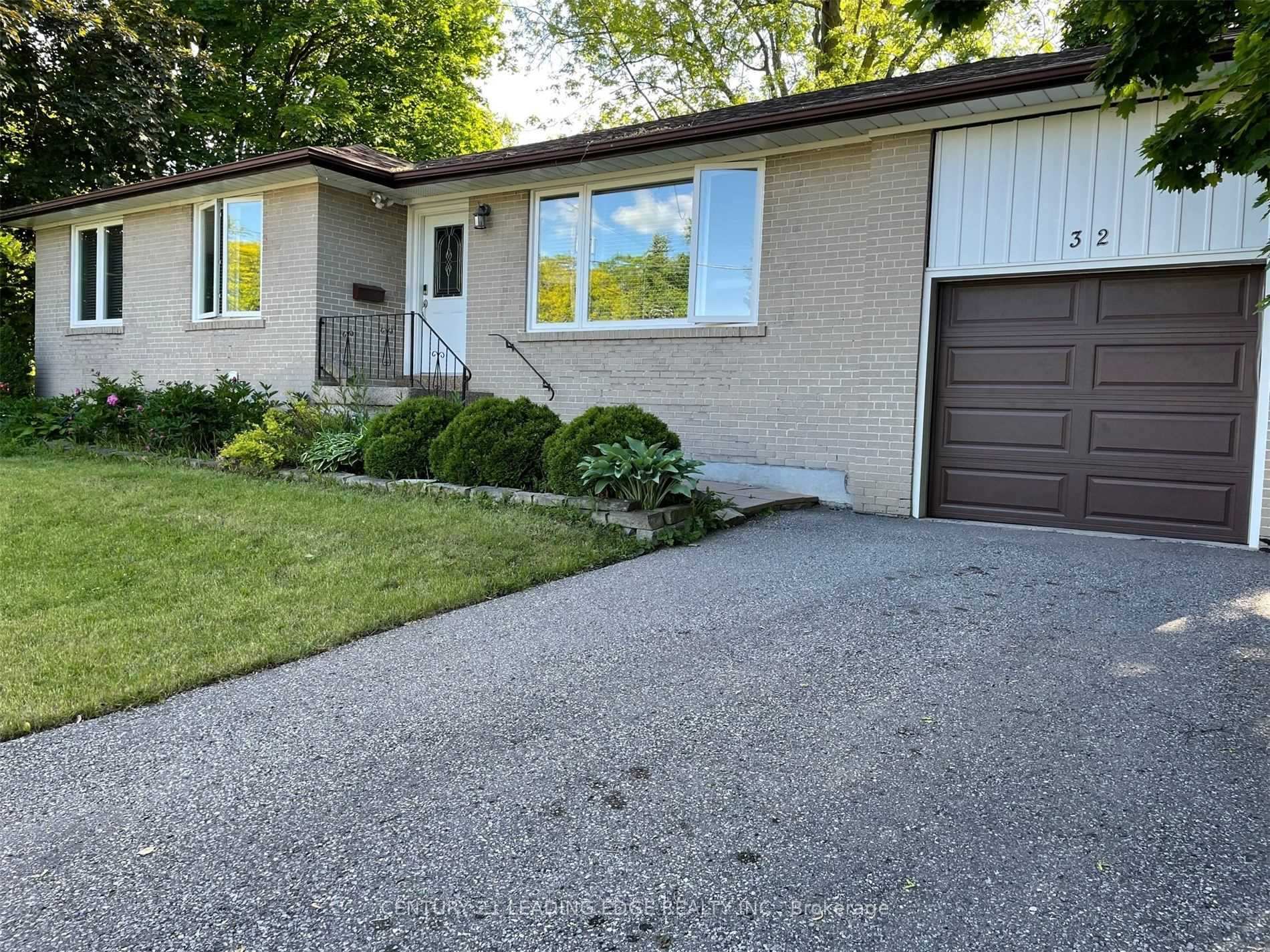 Photo de la propriété: 32 Parkway Avenue ON L3P 2G1