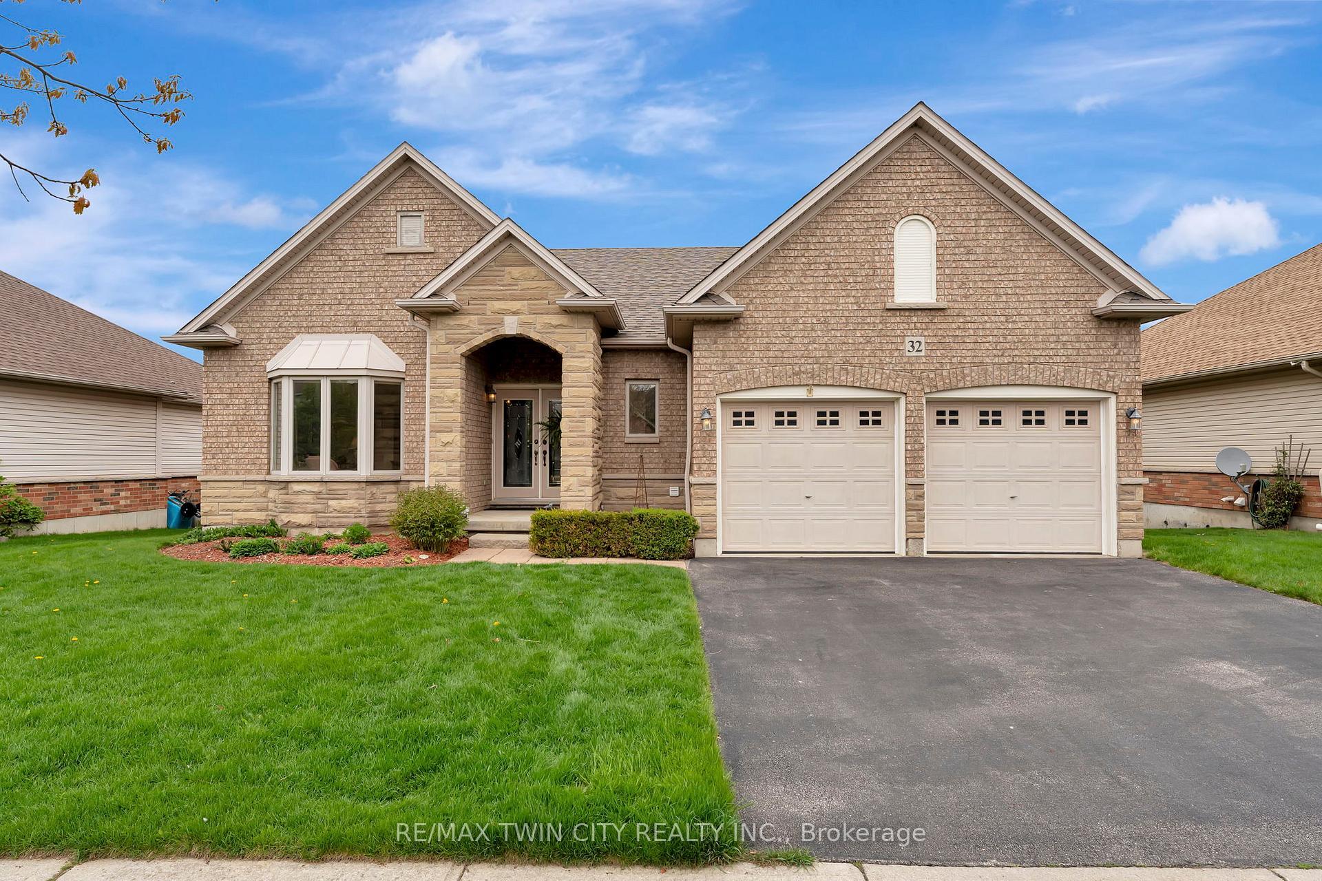 Photo de la propriété: 32 Cobblestone Drive ON N3L 4G1