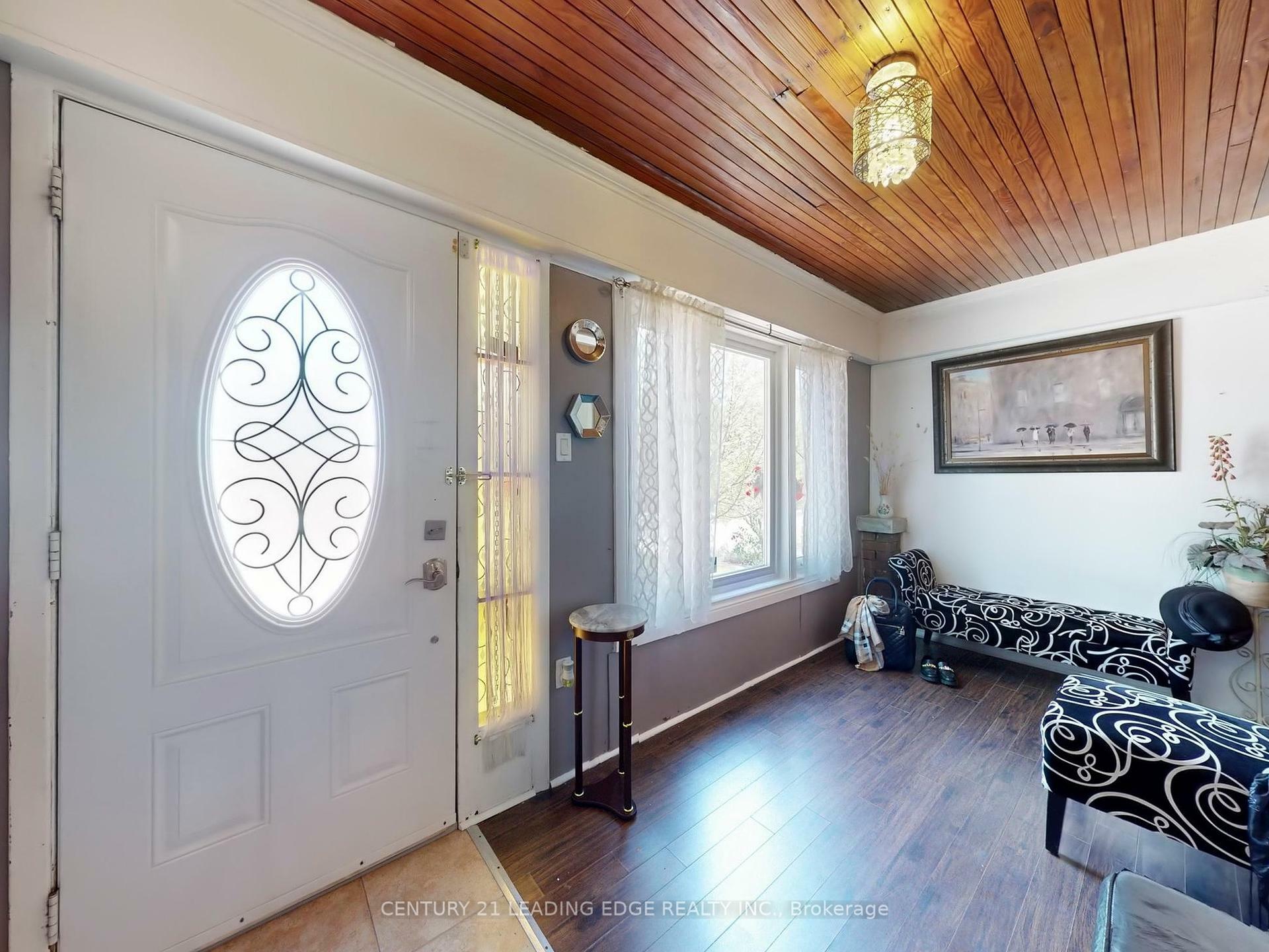 Photo de la propriété: 286 Glenholme Avenue ON M6E 3C8