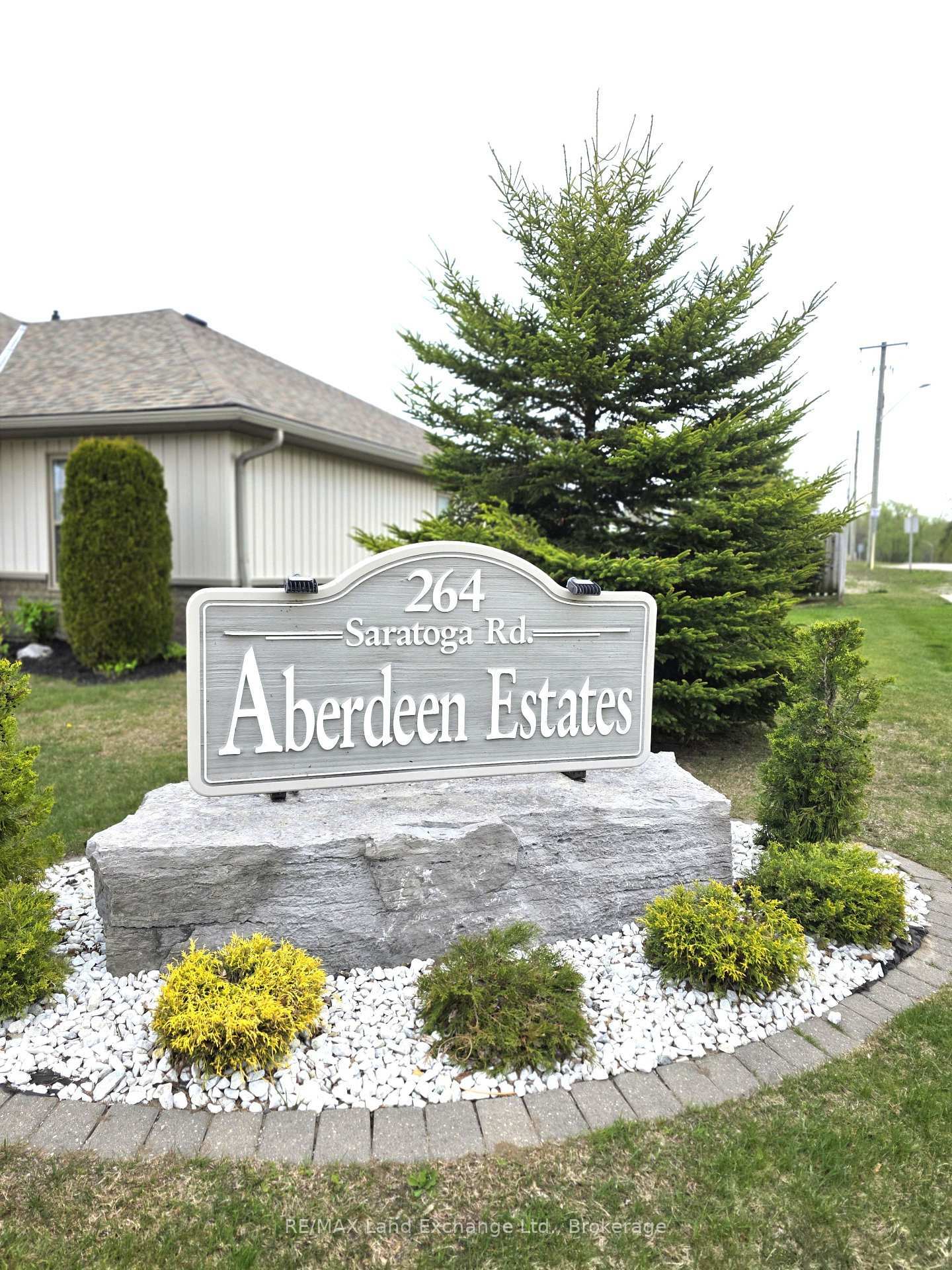 Property Photo: 264 Saratoga Road 1 ON N2Z 0C8