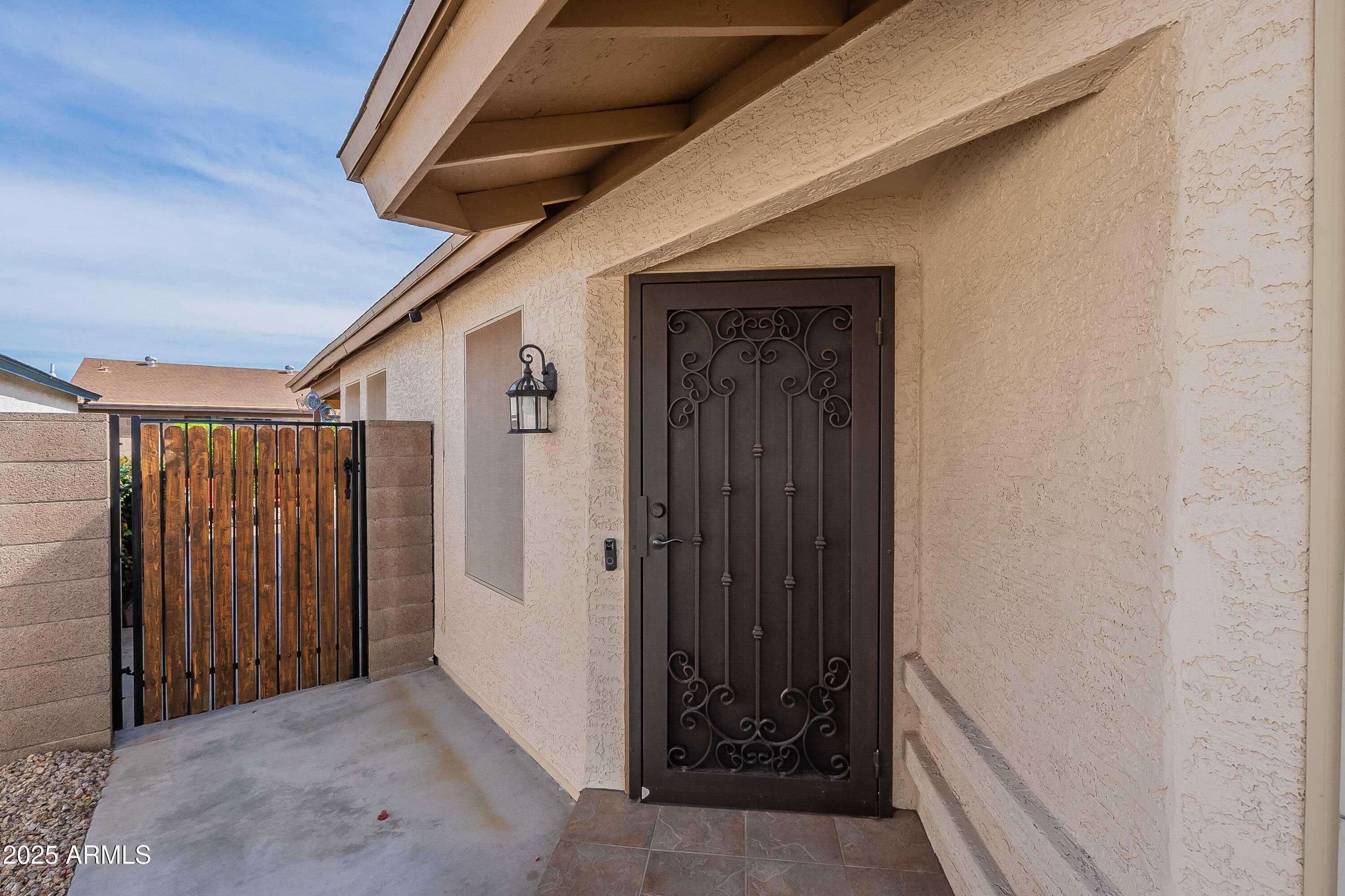 Property Photo: 5924 W Shangri La Road AZ 85304