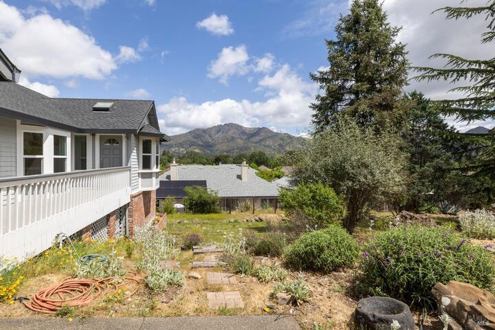 Property Photo: 405 Crestridge Place CA 95409