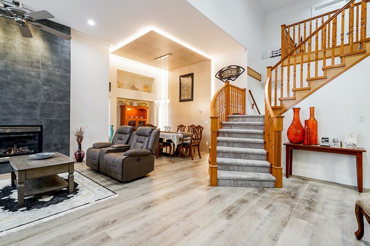 Photo de la propriété:  14536 83 Avenue  BC V3S 0N6 