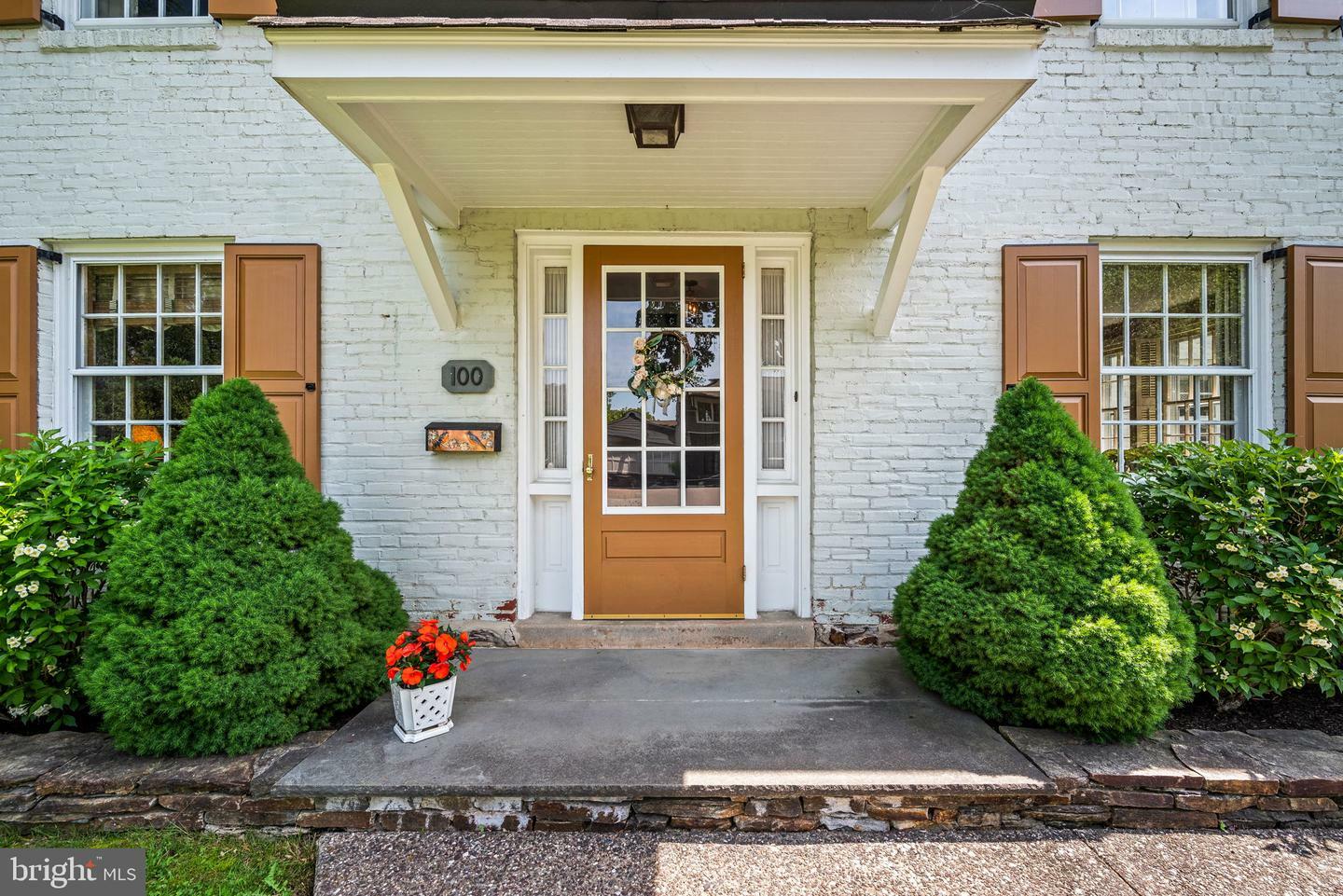 Property Photo:  100 Chesney Lane  PA 19038 