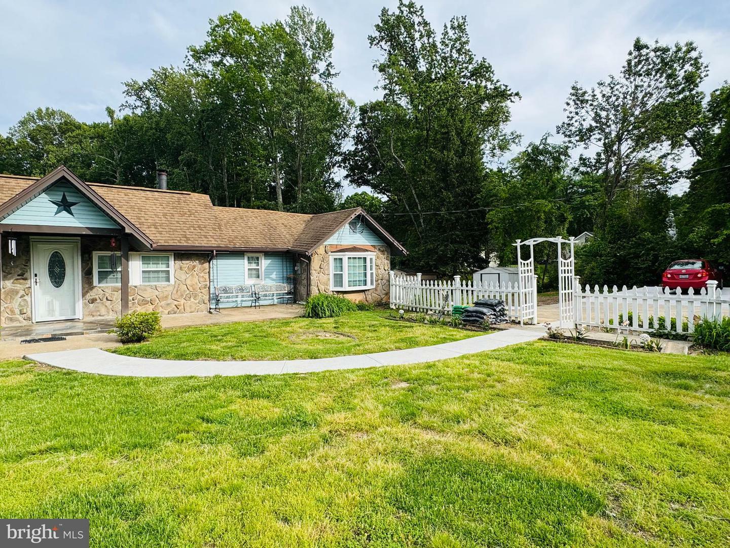 Property Photo: 6703 Token Valley Road VA 20112