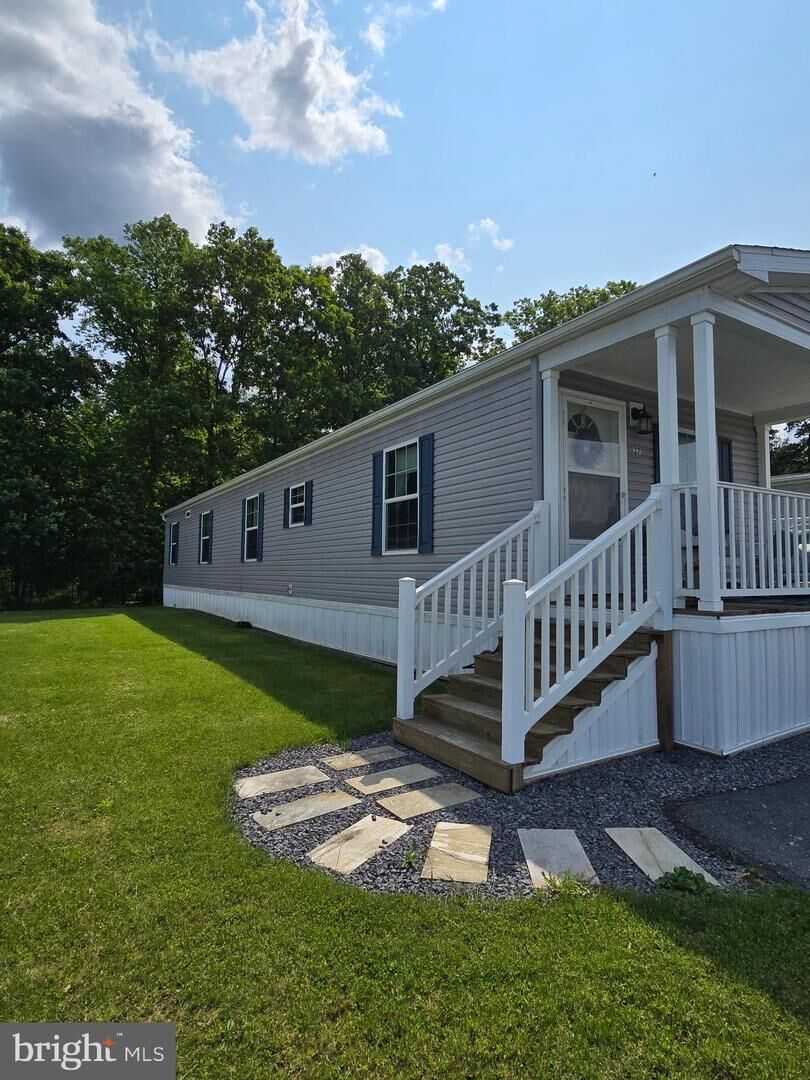 Property Photo: 37 Meadowview Drive PA 17068