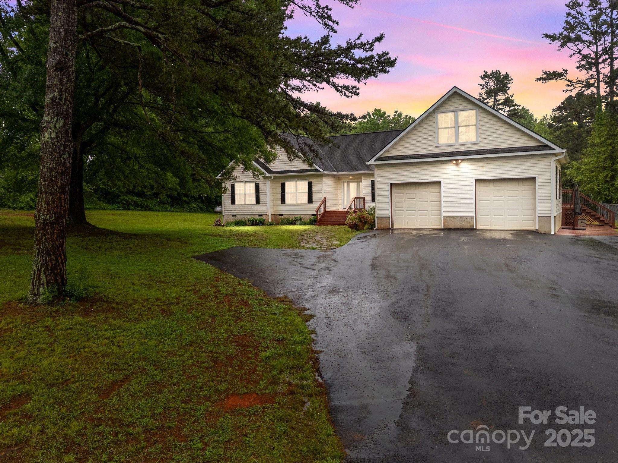 Property Photo: 140 Ribbon Circle NC 28092