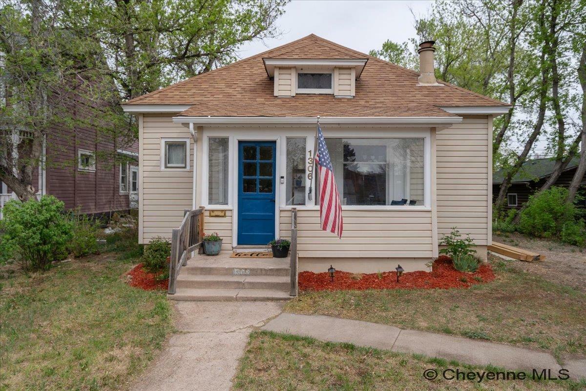 Property Photo: 1306 E 21st St WY 82001