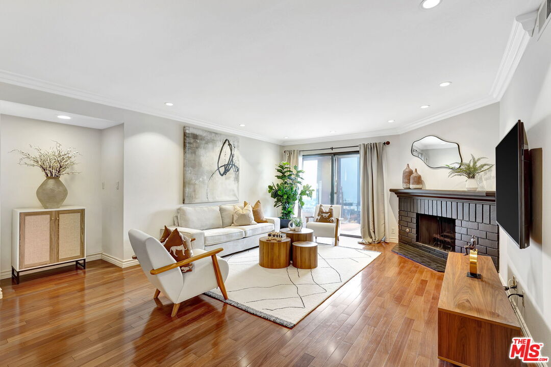 Property Photo:  1250 Amherst Ave  CA 90025 