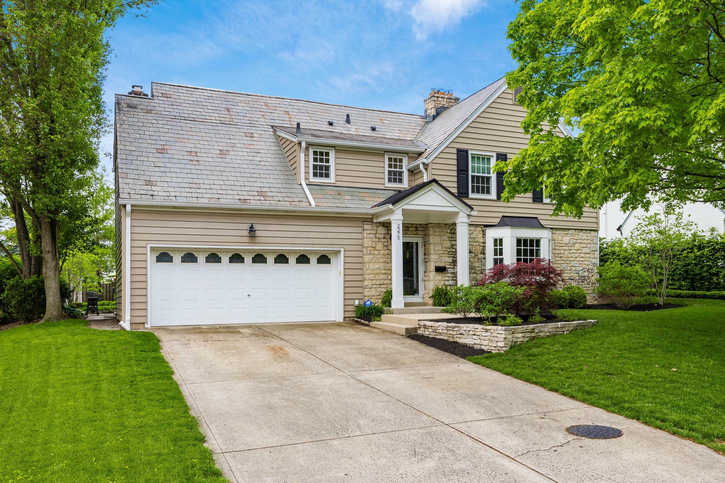 Property Photo: 2275 Oxford Road OH 43221
